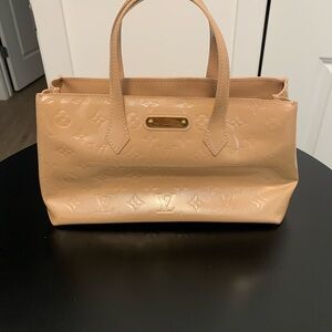 Barely Used Ladies Louis Vuitton Vernis Patent Leather Wilshire PM.